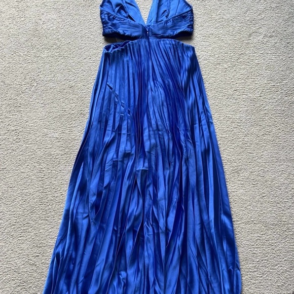 NWT A&F Abercrombie & Fitch Giselle
Pleated Cutout Maxi Dress Blue Satin Small - Picture 6 of 8